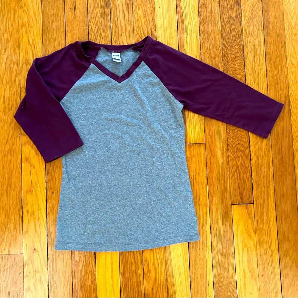 Kavio! raglan style cotton top in size medium, or girls 8